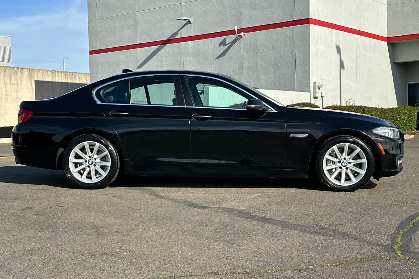 Thumbnail: 2015 BMW 5 Series - 6