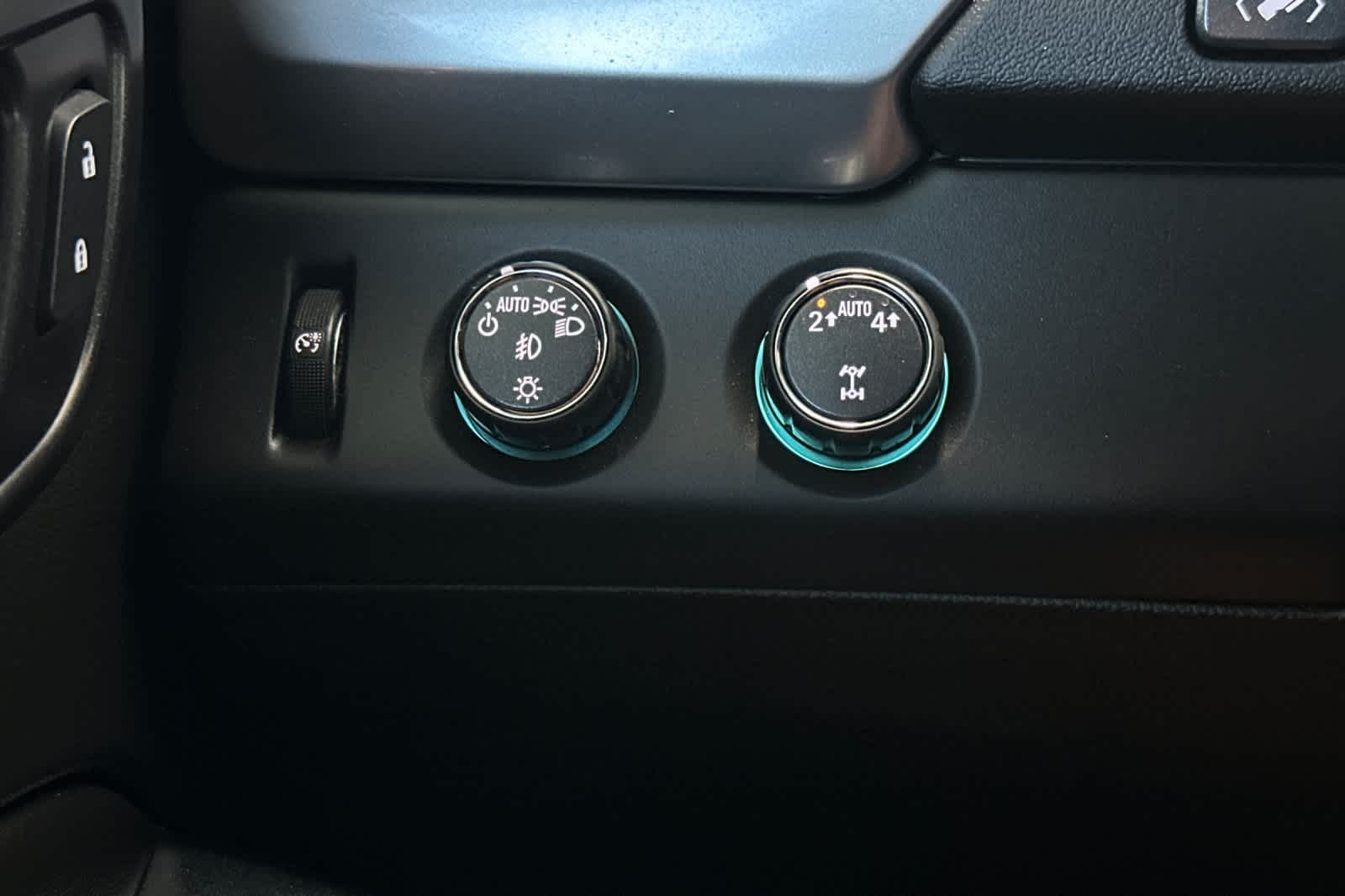 2017 Chevrolet Tahoe LT 32