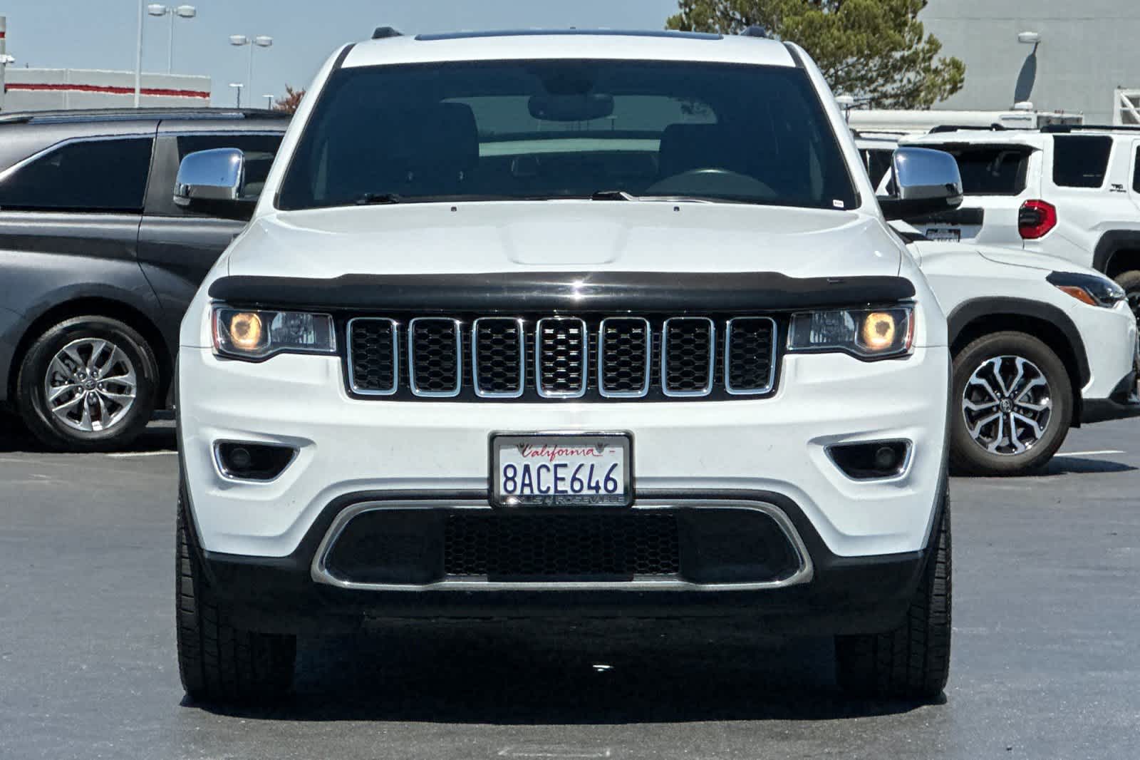 Thumbnail: 2017 Jeep Grand Cherokee - 10