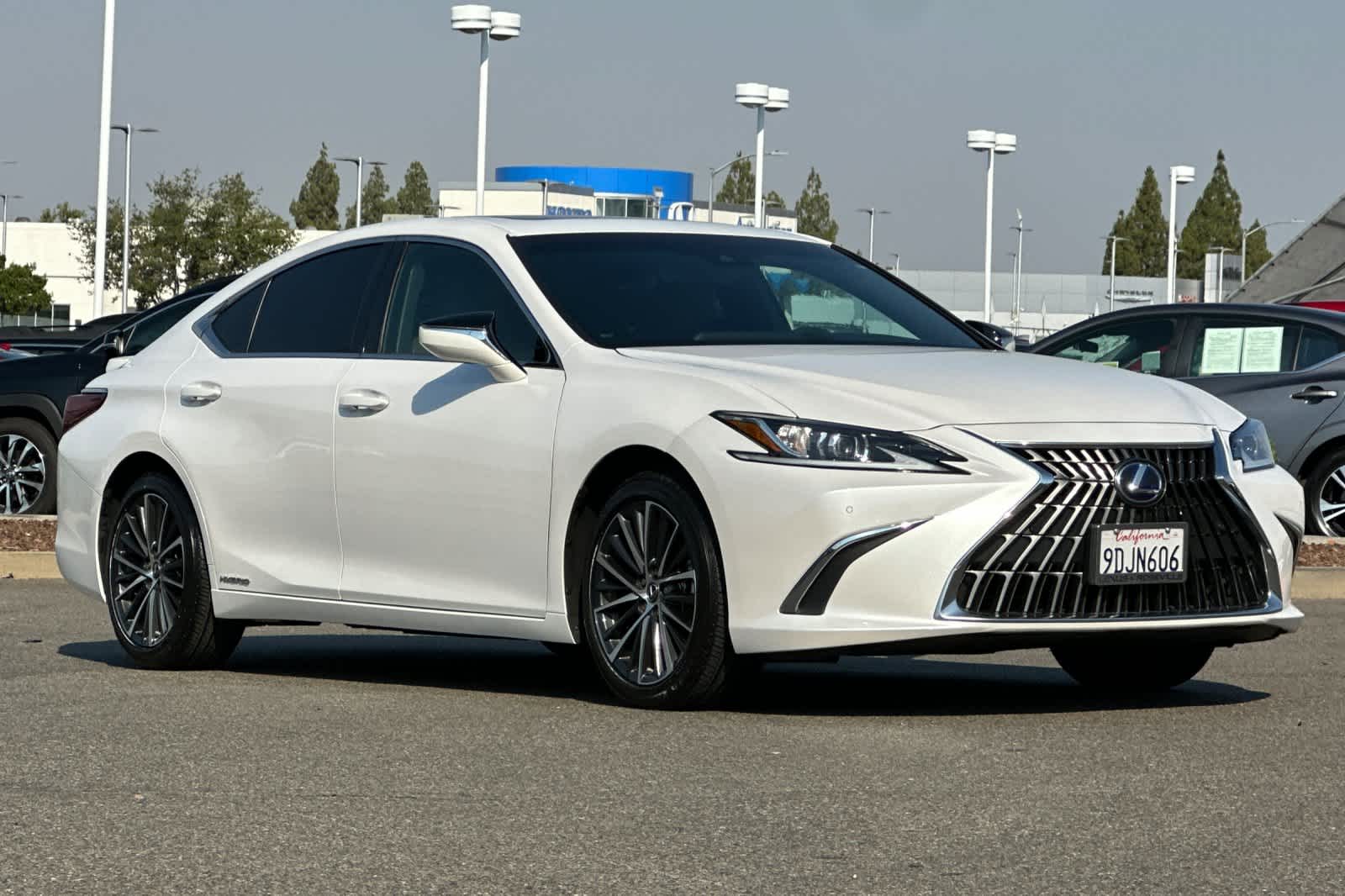 Thumbnail: 2022 Lexus ES - 5