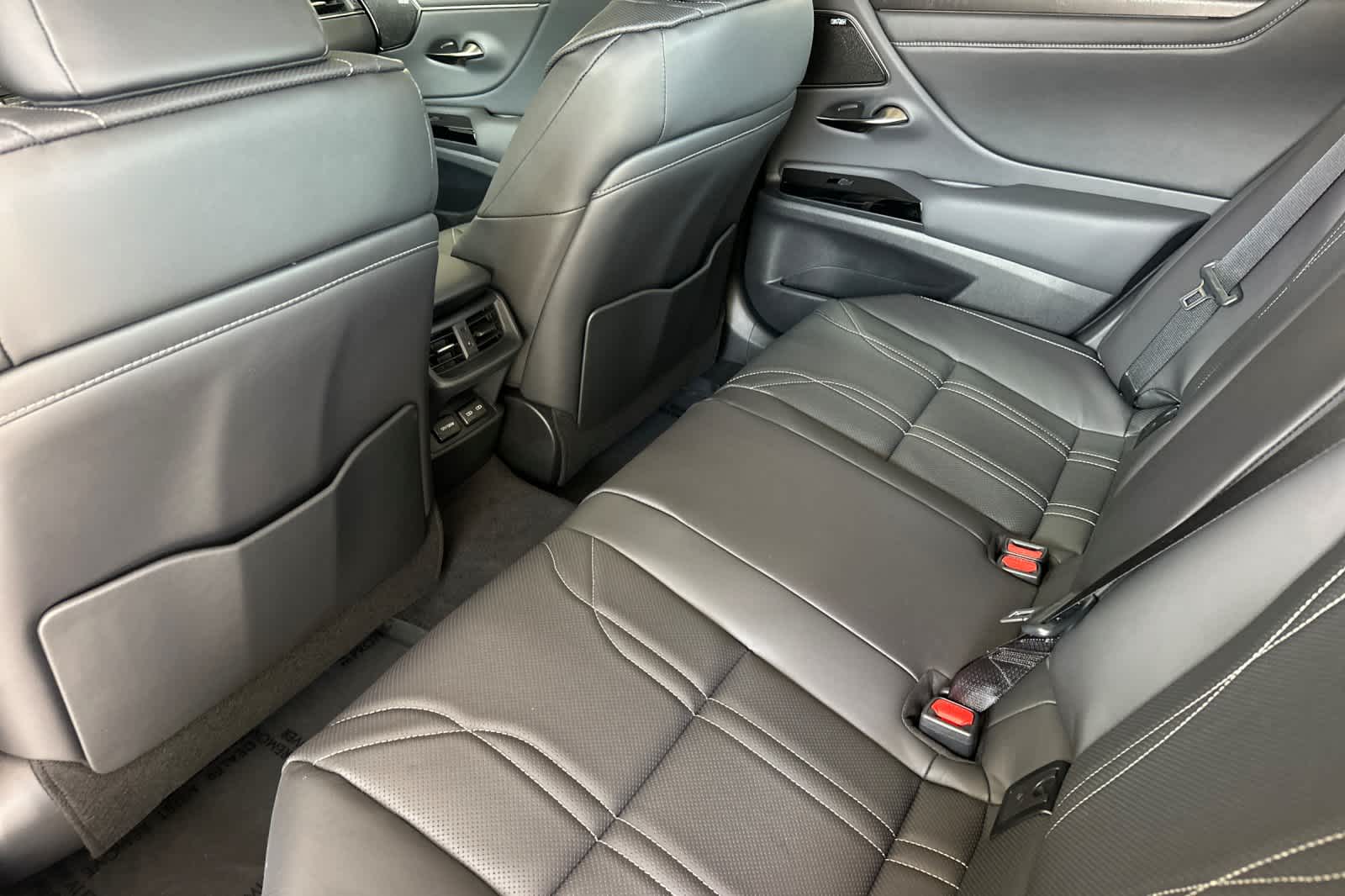 Thumbnail: 2025 Lexus ES - 4