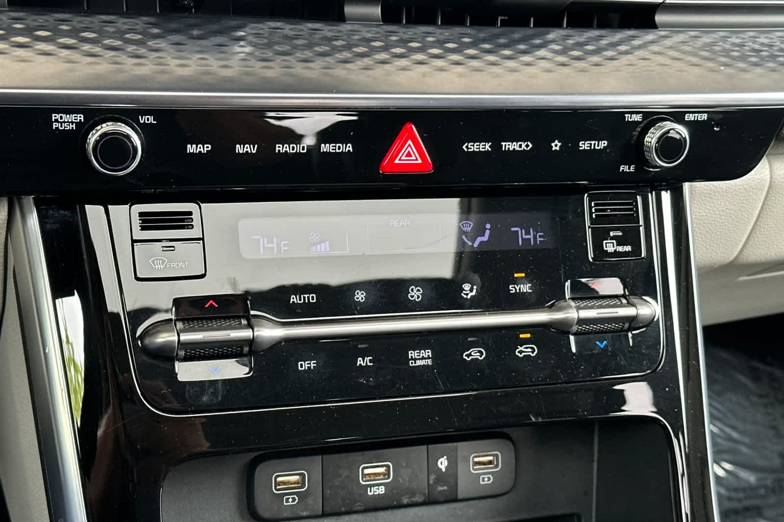 Thumbnail: 2024 Kia Carnival - 24