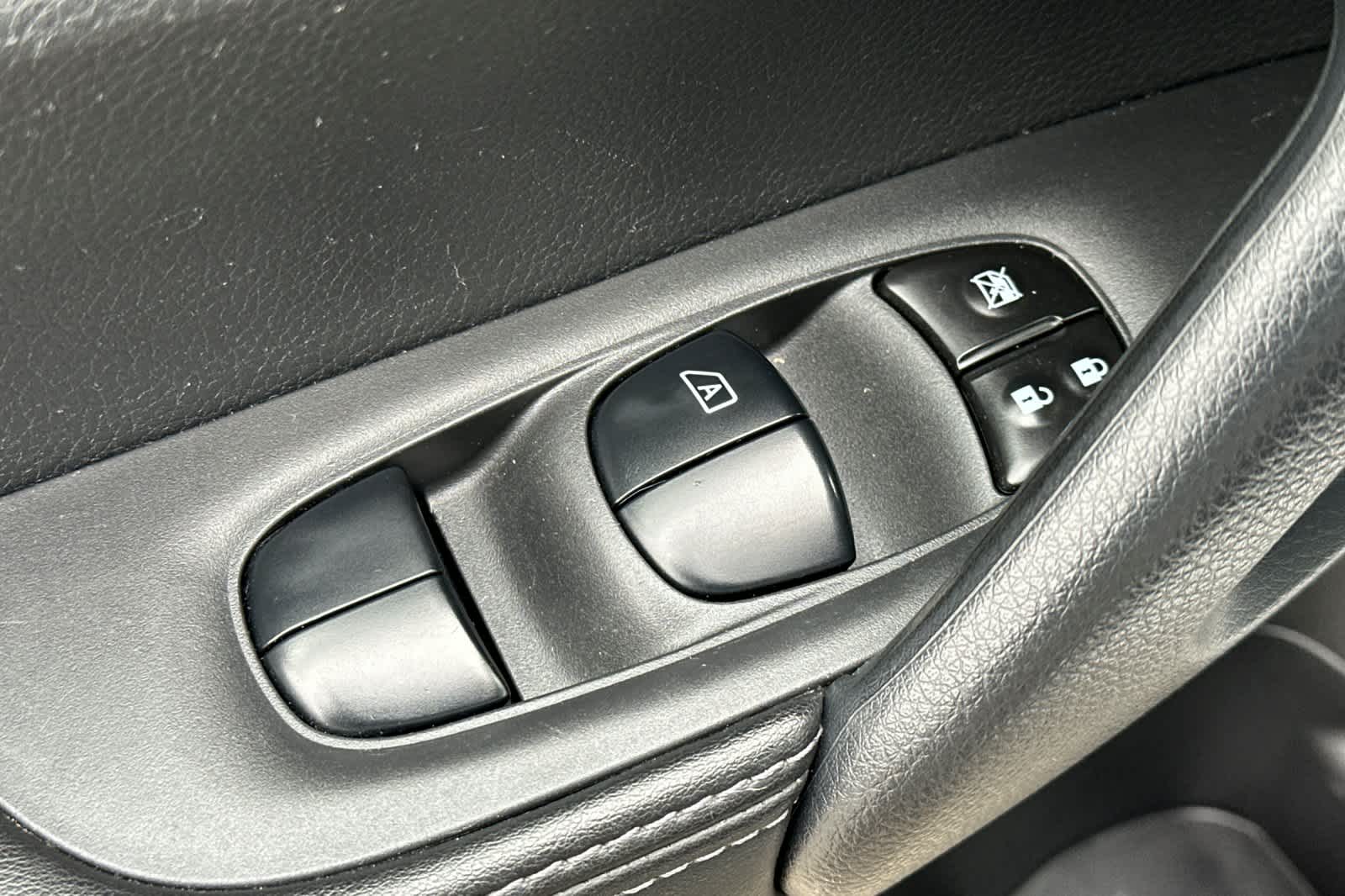 Thumbnail: 2022 Nissan Rogue Sport - 13