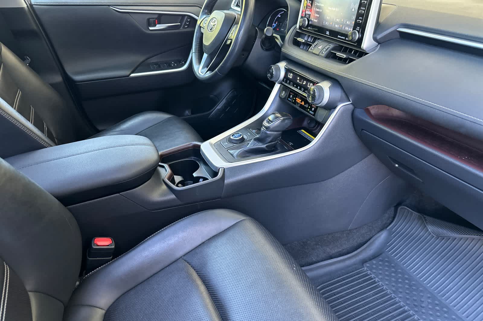 Thumbnail: 2020 Toyota RAV4 - 16