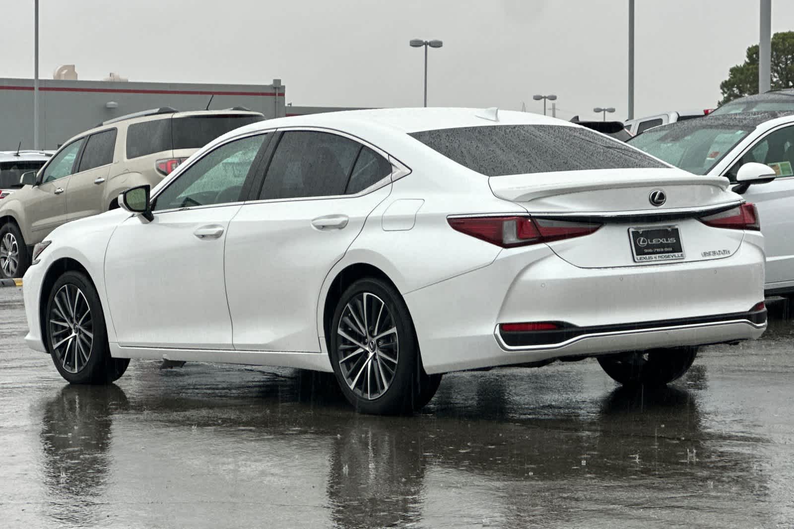 Thumbnail: 2024 Lexus ES - 7