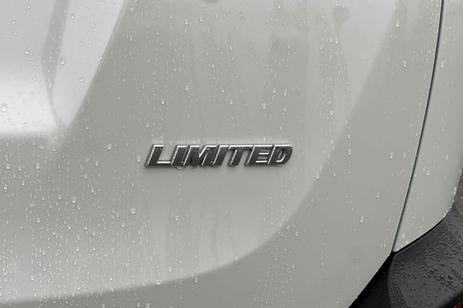 Thumbnail: 2015 Toyota RAV4 - 32