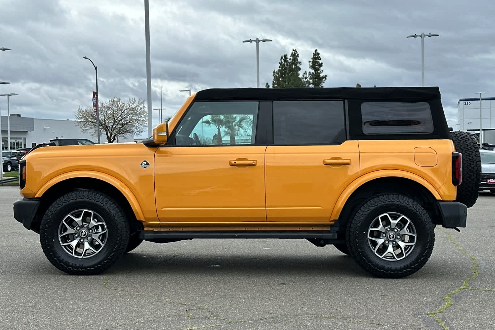 Thumbnail: 2022 Ford Bronco - 9