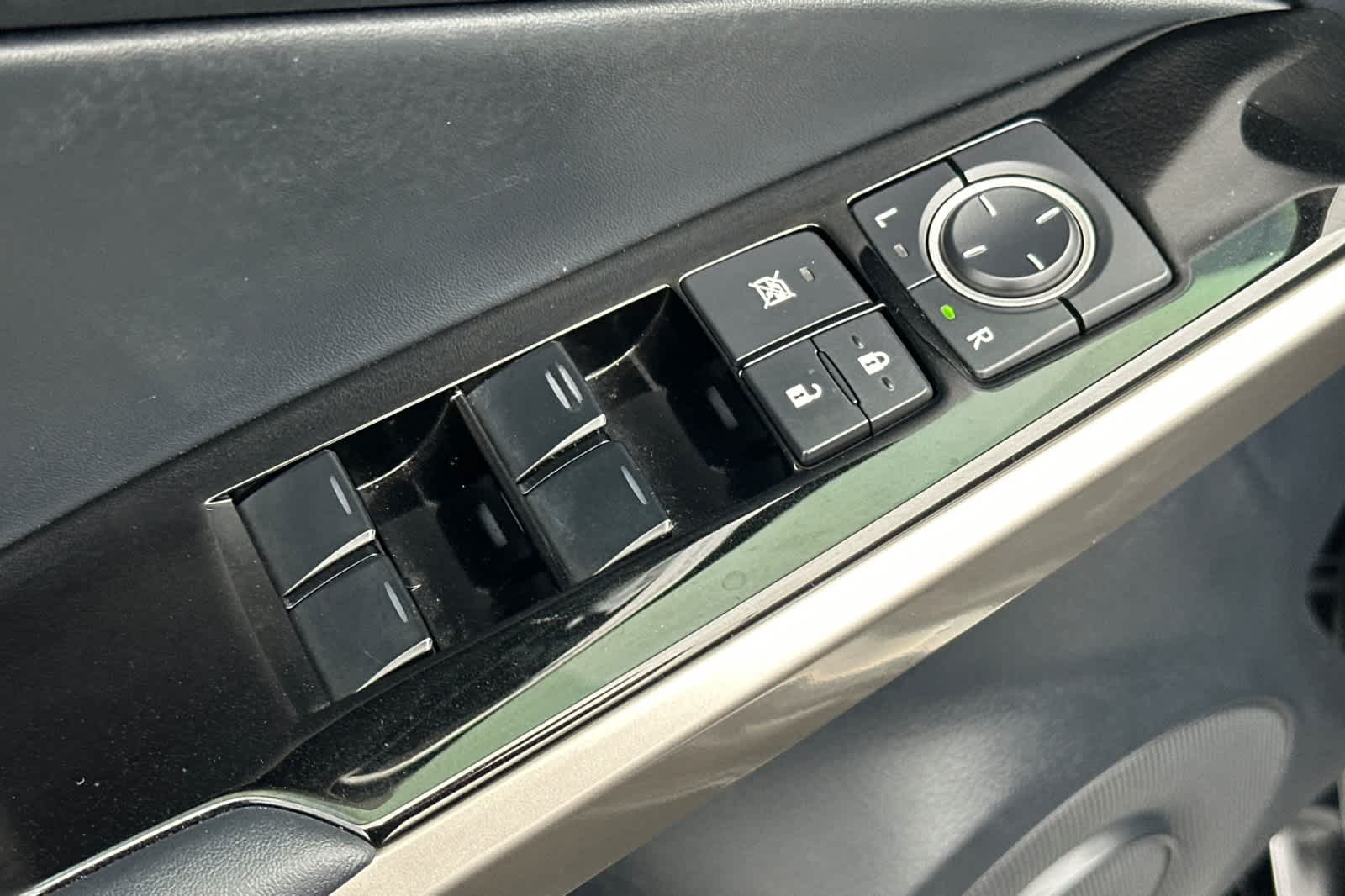 Thumbnail: 2016 Lexus IS - 13