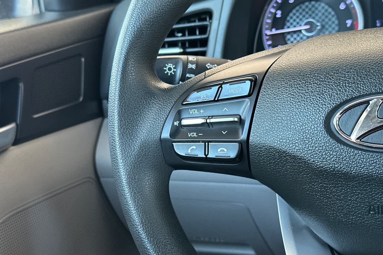 2020 Hyundai Elantra SEL 23