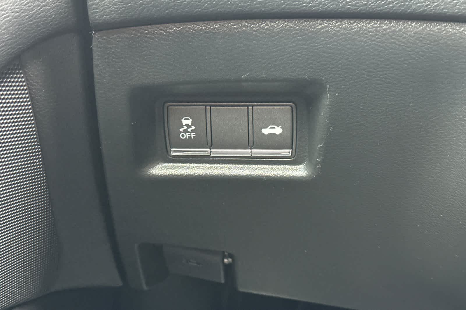 Thumbnail: 2014 INFINITI Q50 - 30