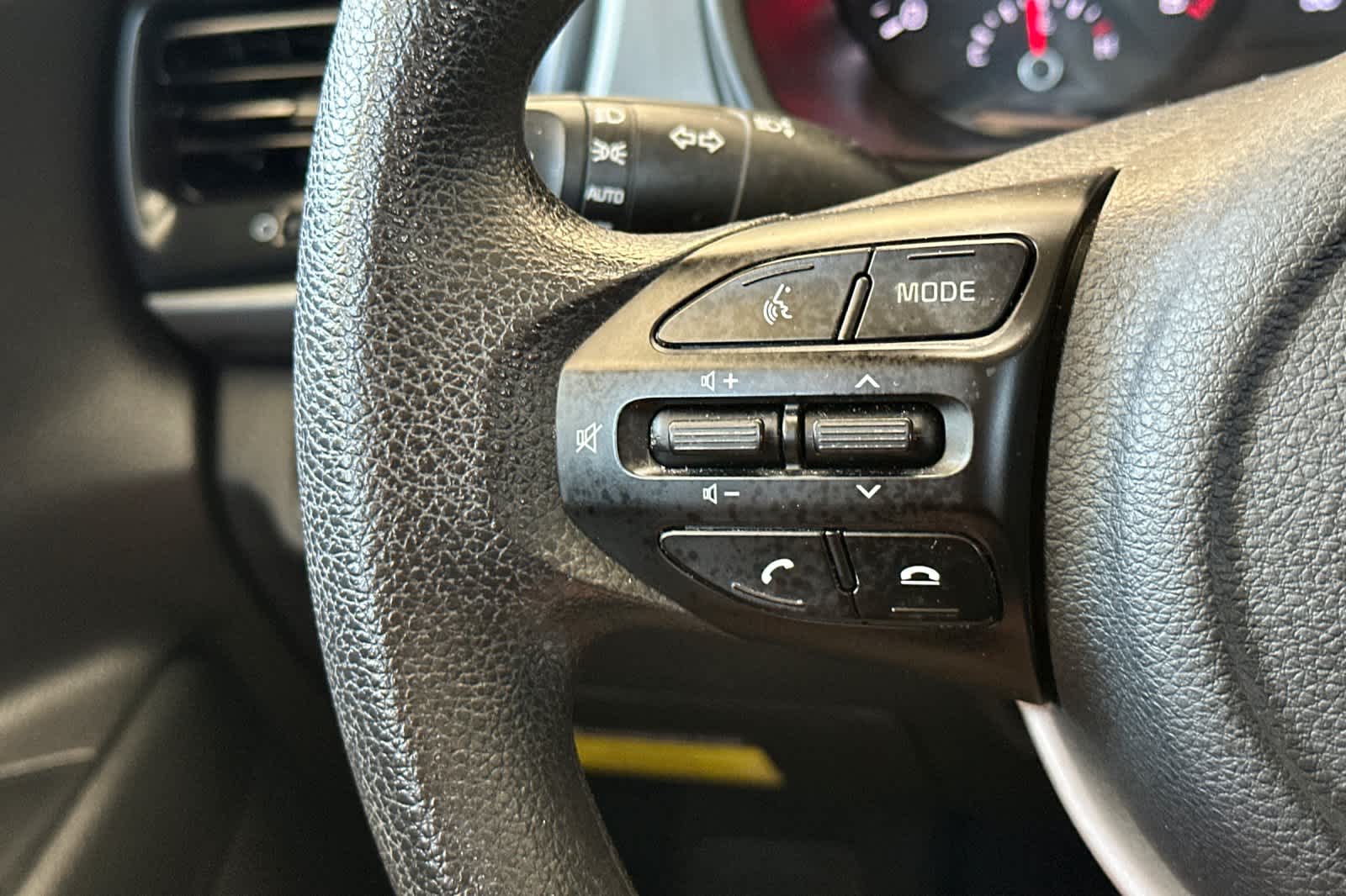 Thumbnail: 2022 Kia Rio - 23