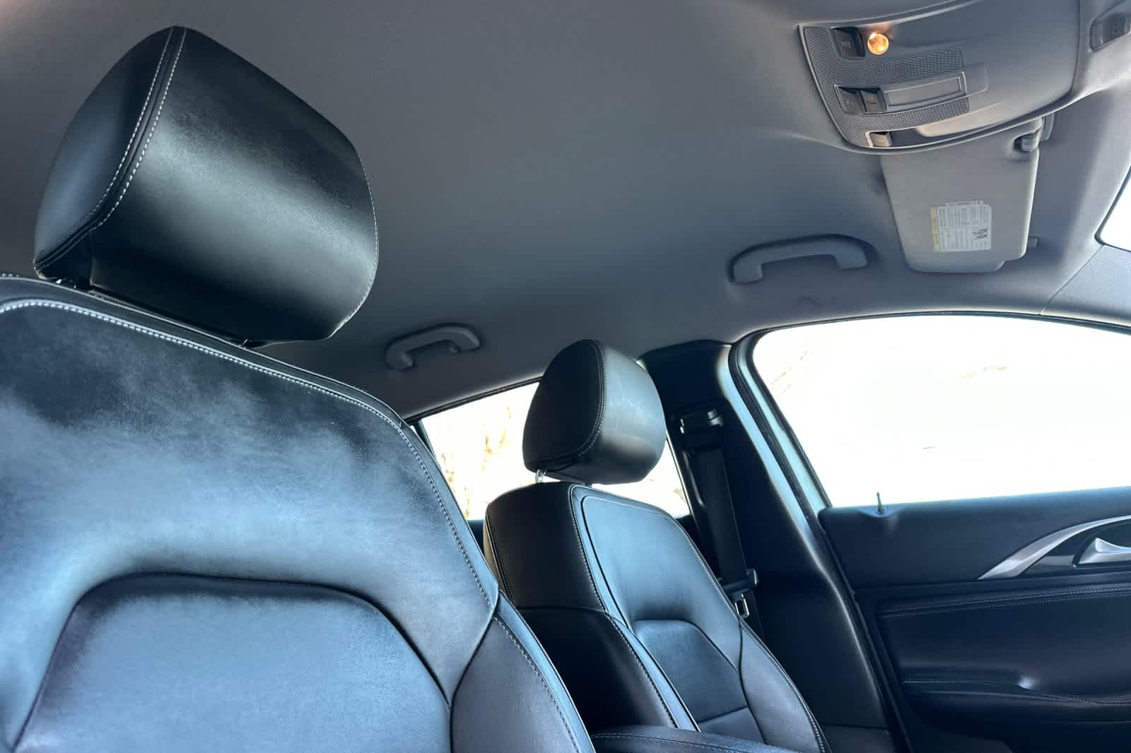 Thumbnail: 2018 INFINITI QX30 - 18