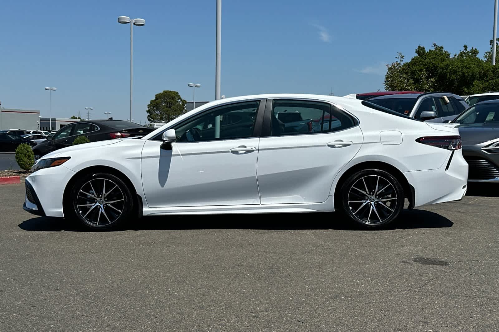 2024 Toyota Camry SE 9