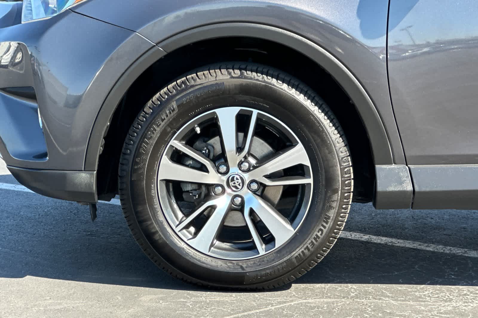 Thumbnail: 2018 Toyota RAV4 - 30