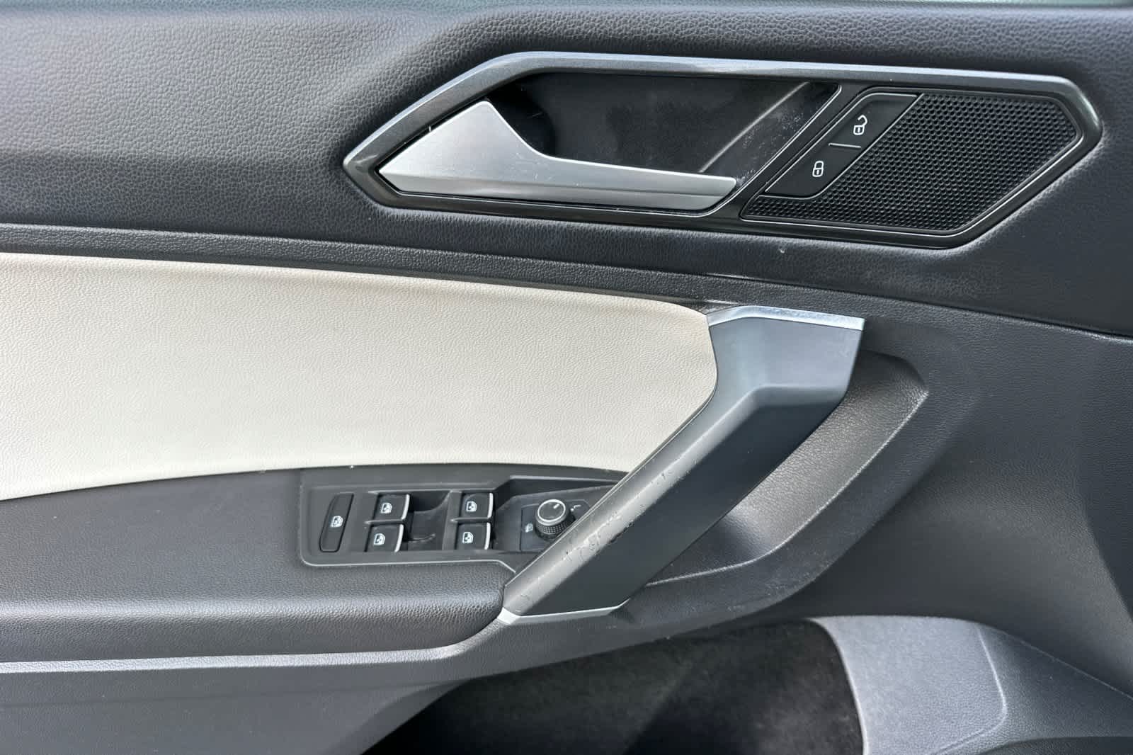 Thumbnail: 2018 Volkswagen Tiguan - 12