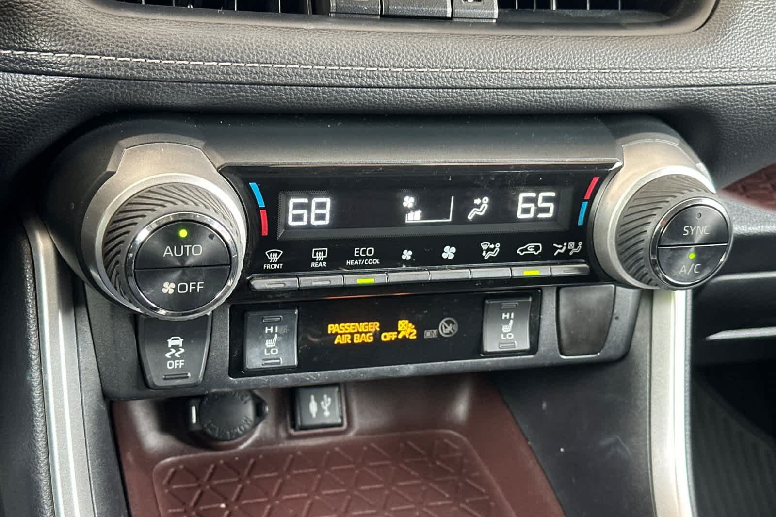 Thumbnail: 2019 Toyota RAV4 - 23