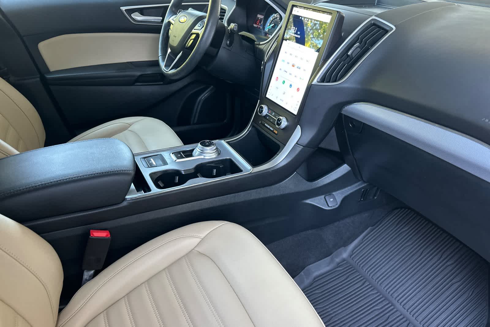 Thumbnail: 2021 Ford Edge - 17