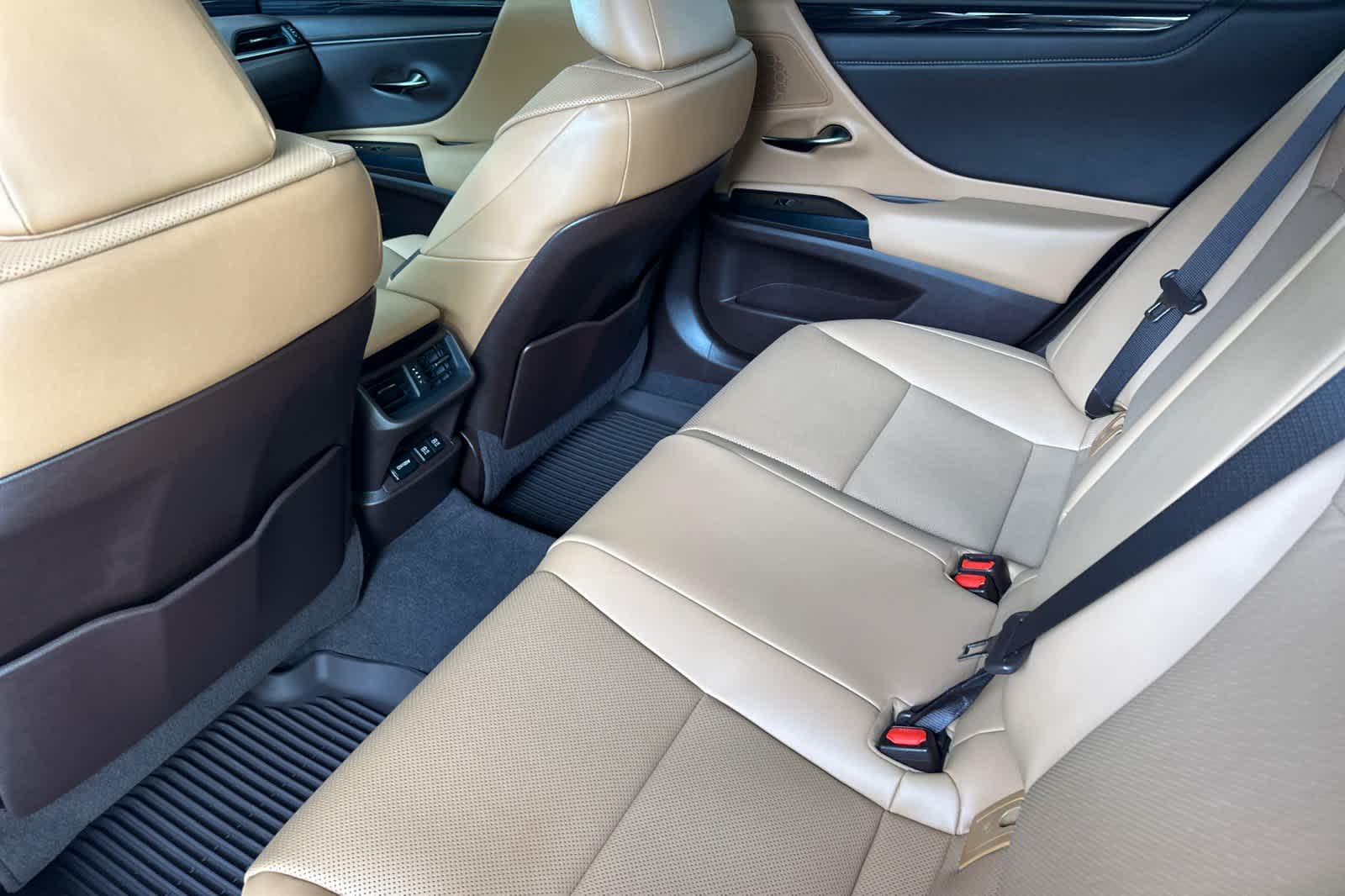 Thumbnail: 2021 Lexus ES - 4