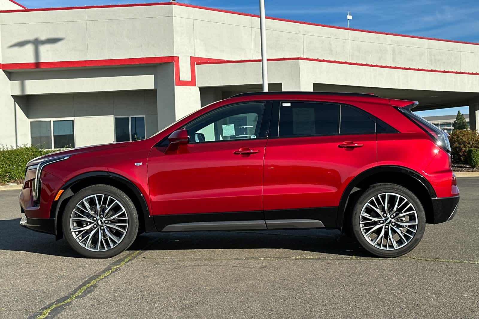 Thumbnail: 2024 Cadillac XT4 - 9