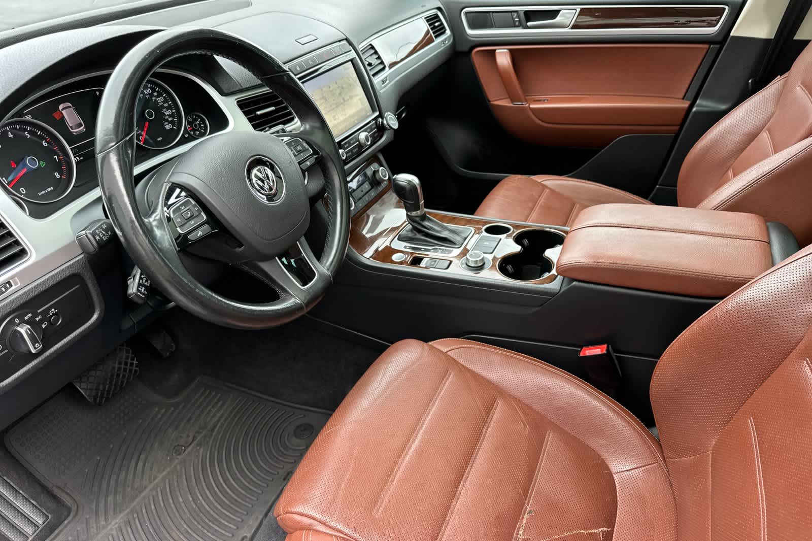 Thumbnail: 2016 Volkswagen Touareg - 11