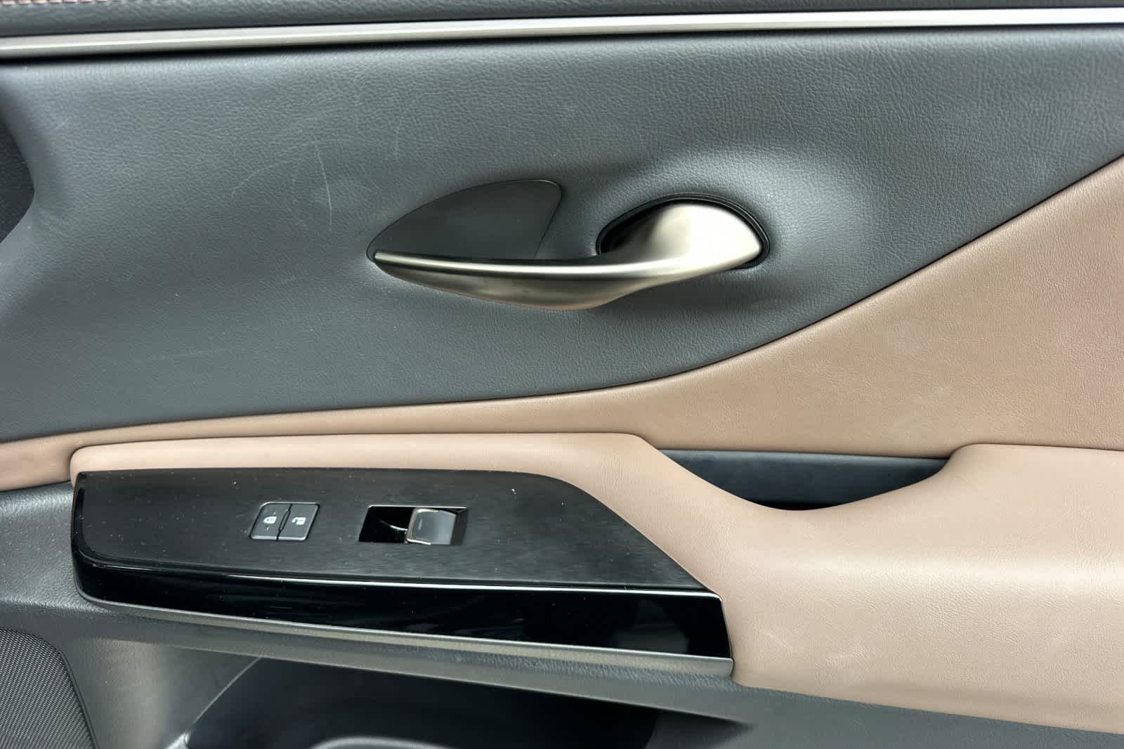 Thumbnail: 2025 Lexus ES - 18