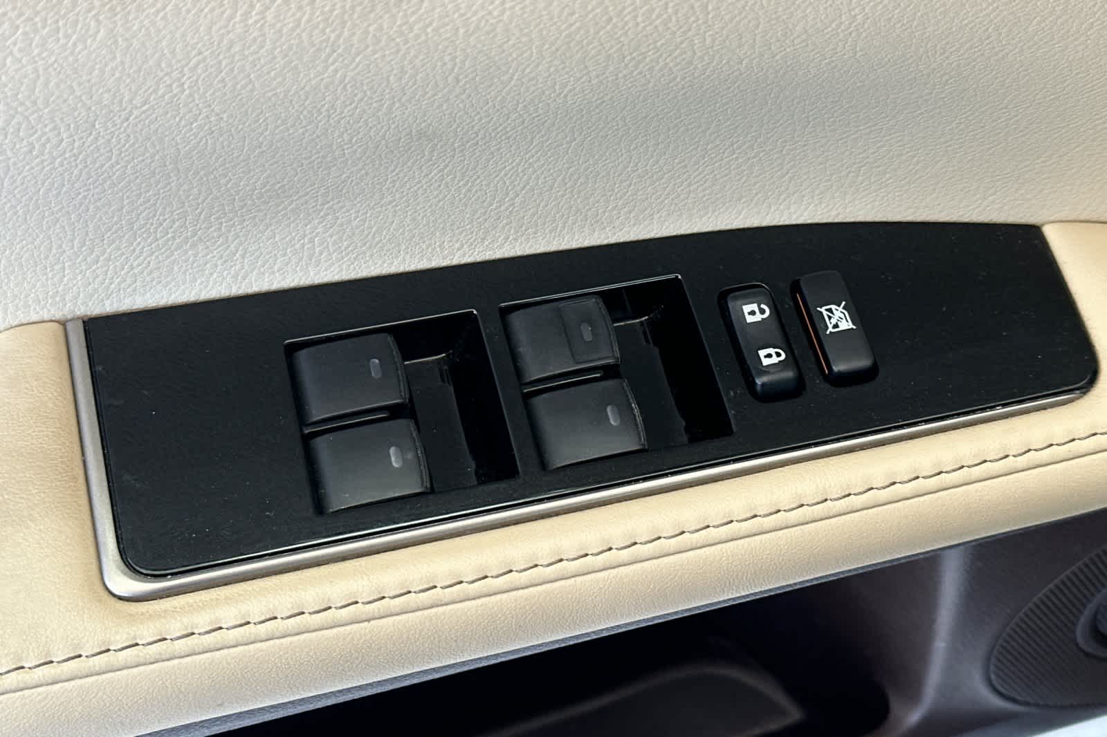 Thumbnail: 2017 Lexus ES - 13