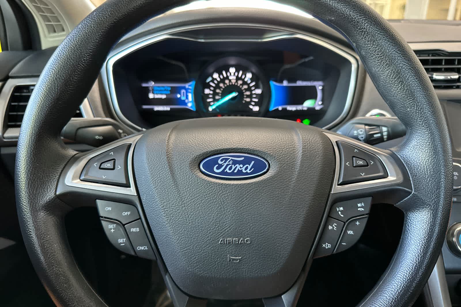 2018 Ford Fusion S 23