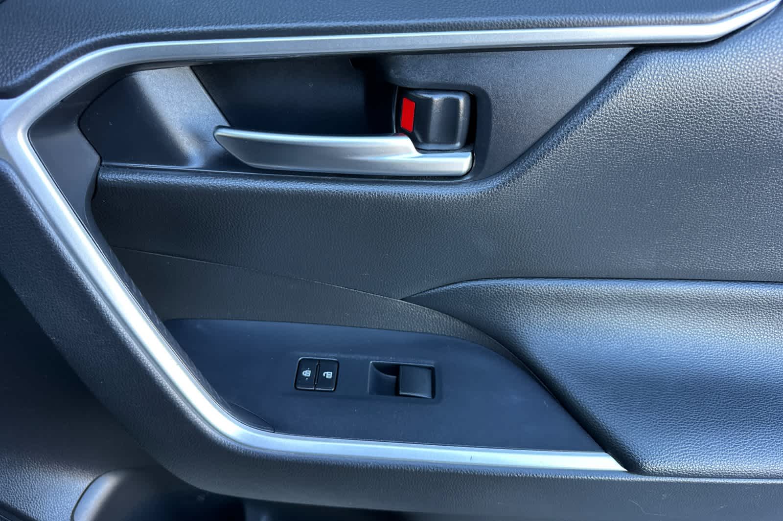 Thumbnail: 2020 Toyota RAV4 - 19