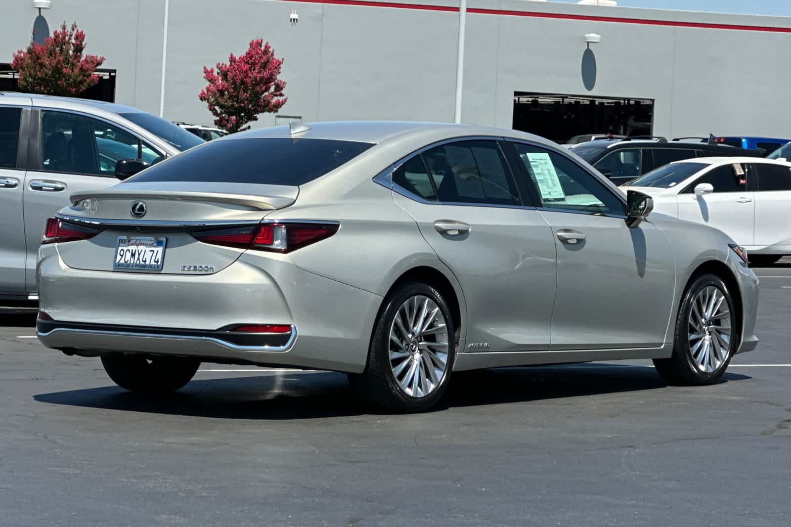 Thumbnail: 2022 Lexus ES - 2