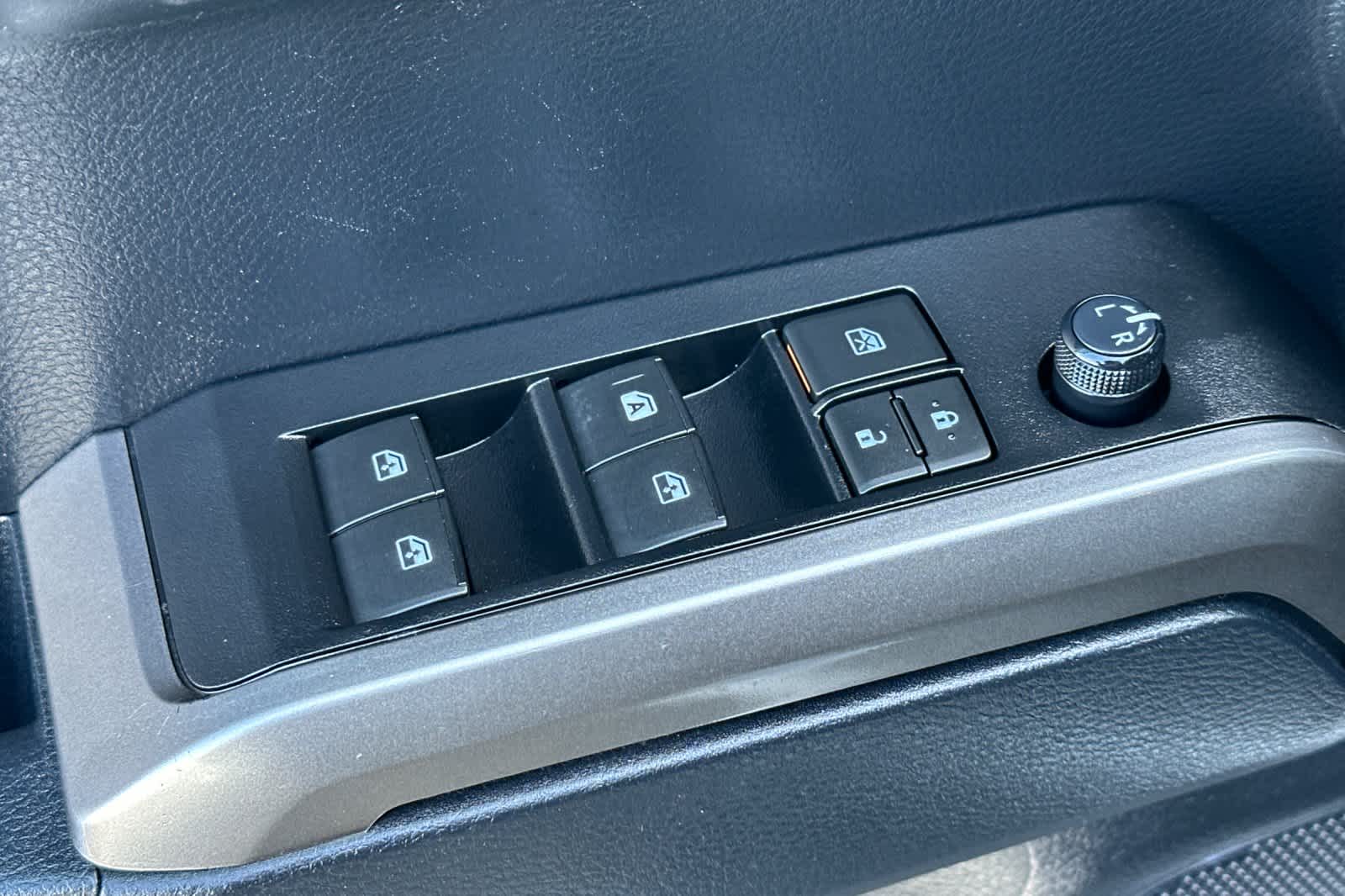 Thumbnail: 2019 Toyota Tacoma - 13