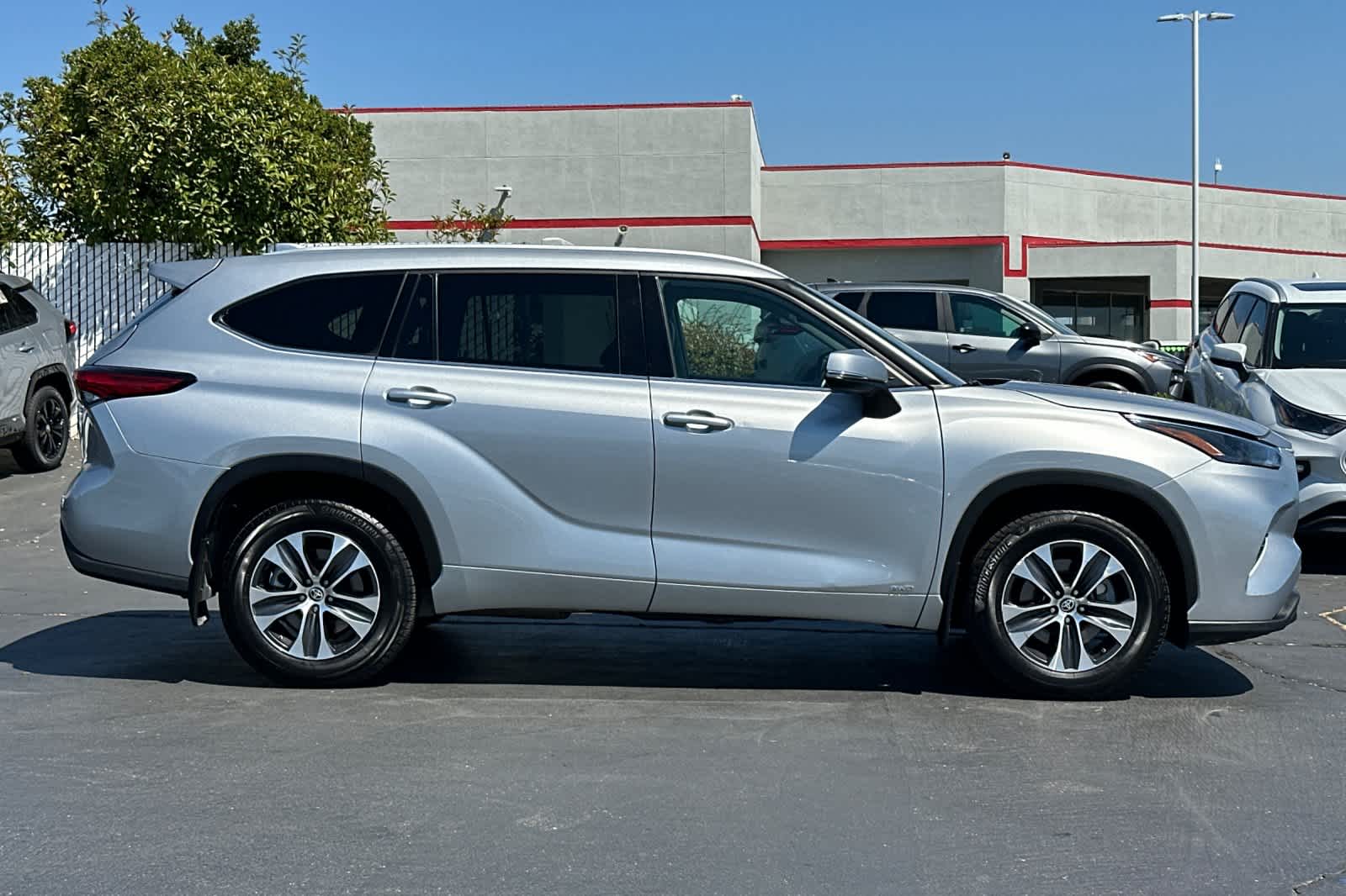 Thumbnail: 2022 Toyota Highlander - 6