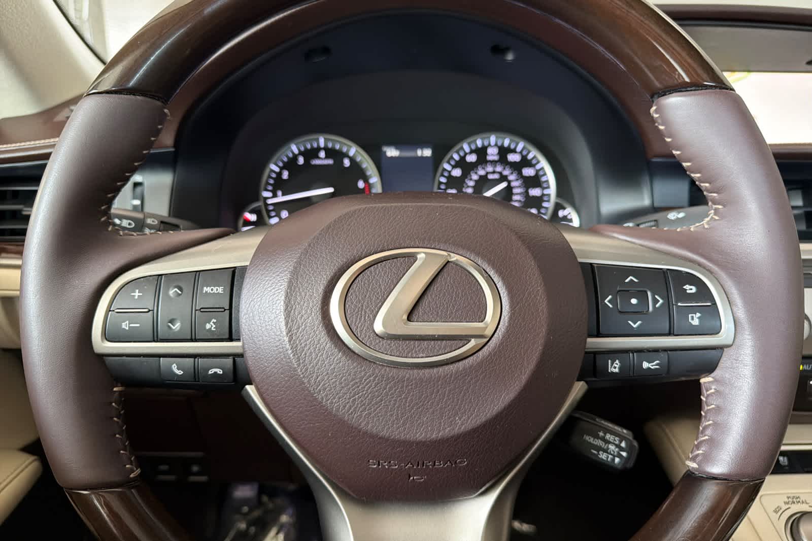 Thumbnail: 2017 Lexus ES - 24