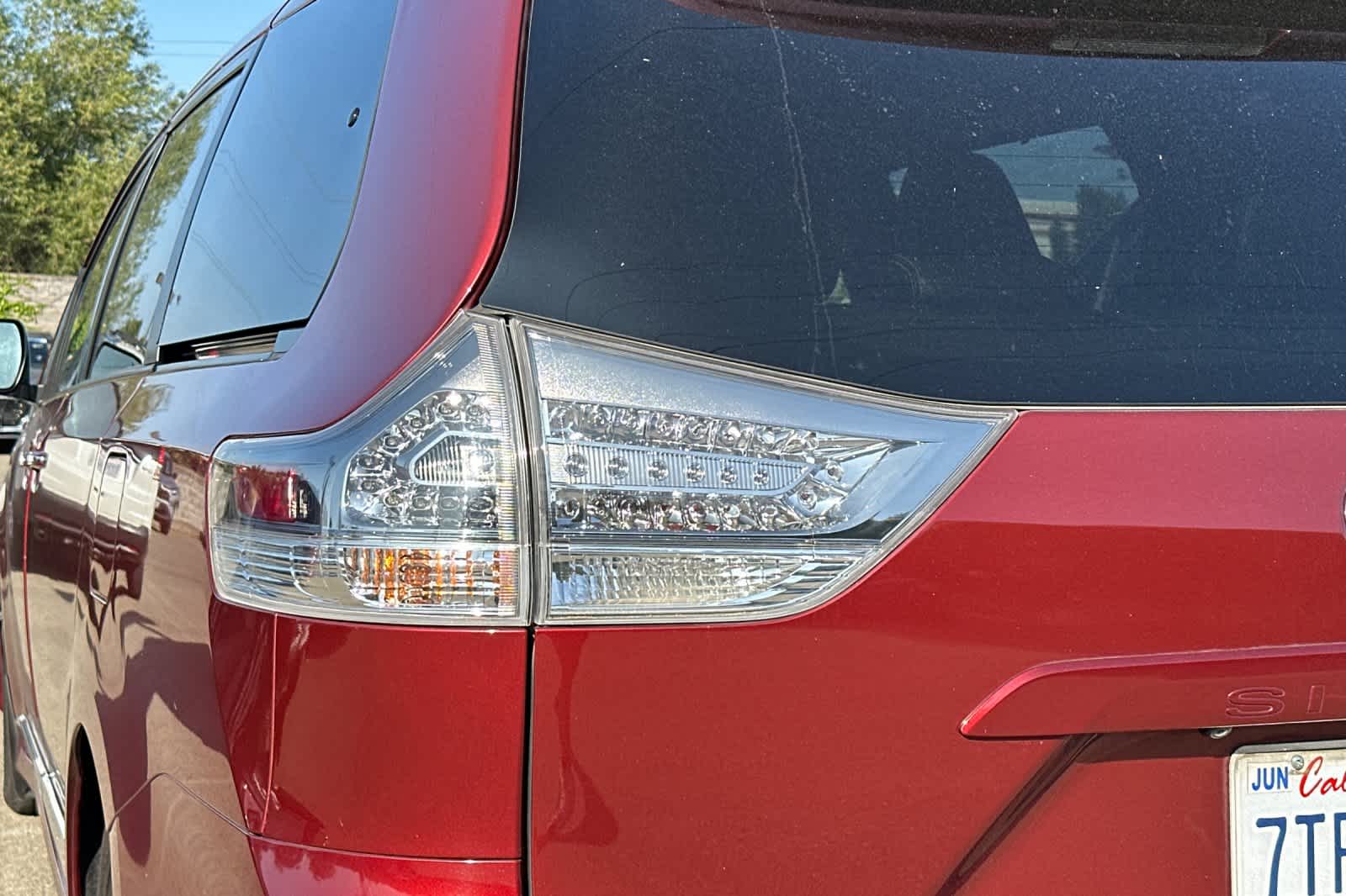 Thumbnail: 2016 Toyota Sienna - 15