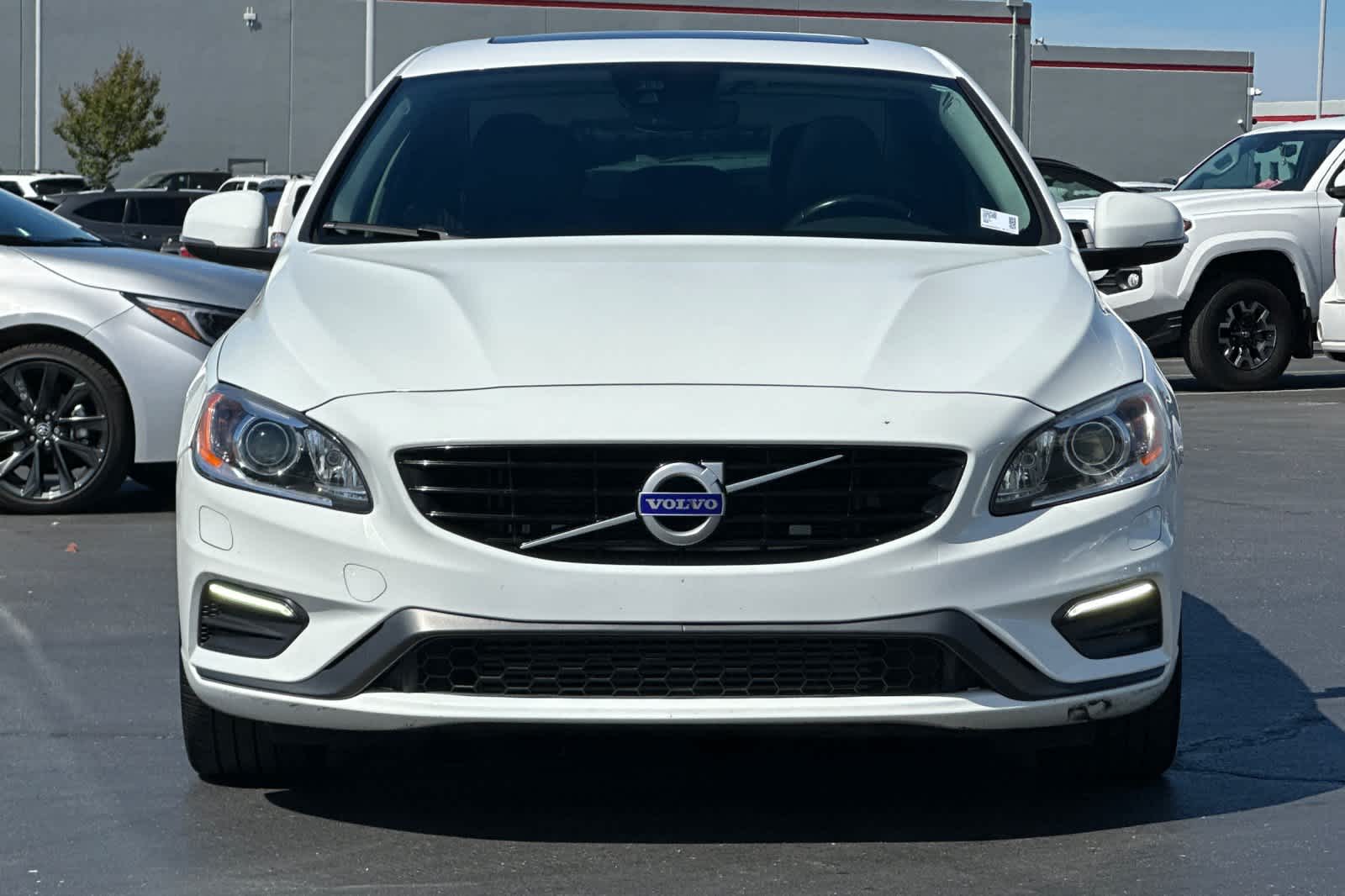 Thumbnail: 2017 Volvo S60 - 10