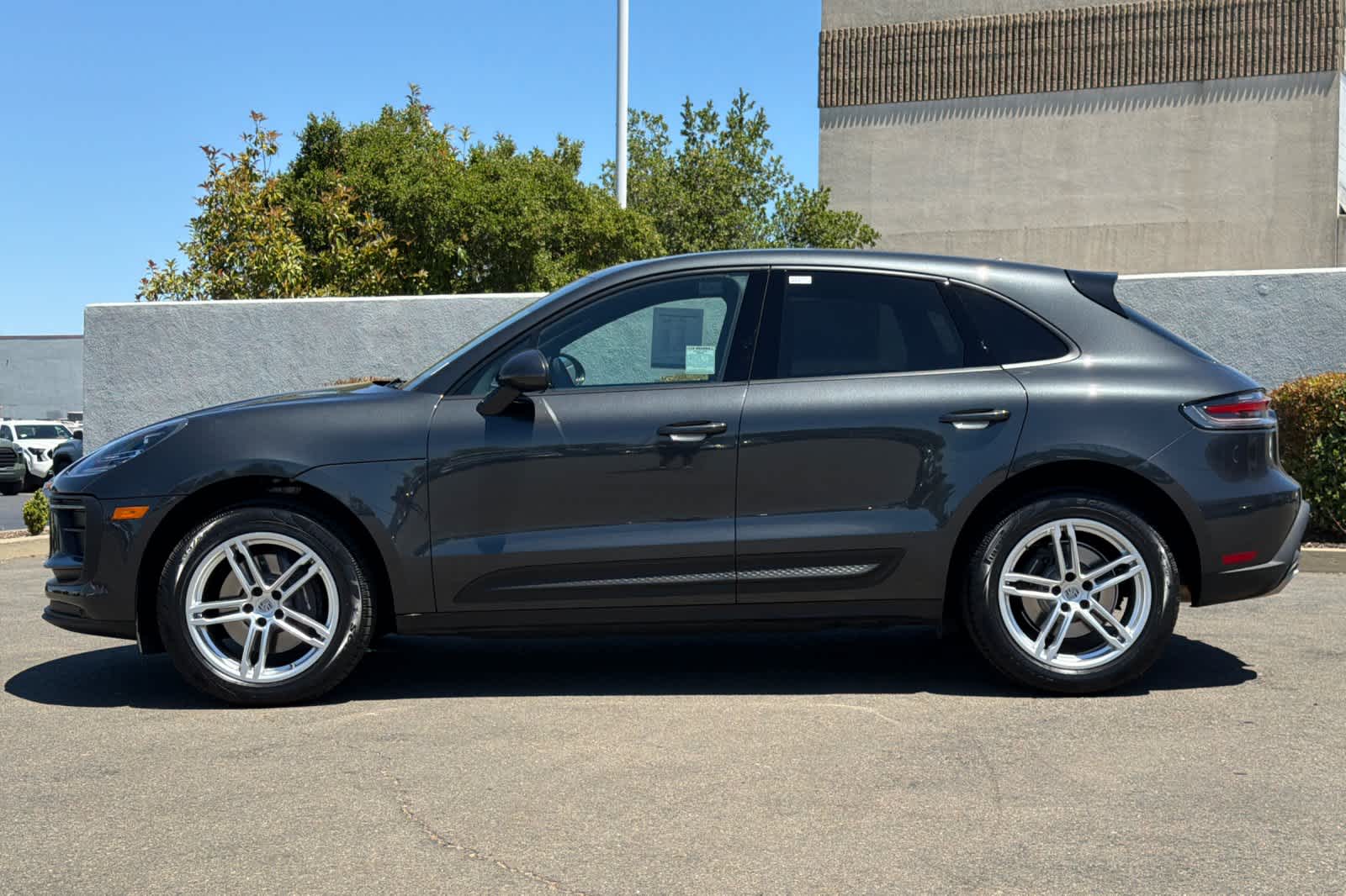 Thumbnail: 2022 Porsche Macan - 8