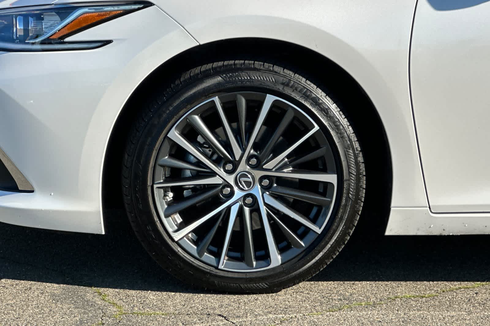 Thumbnail: 2025 Lexus ES - 31