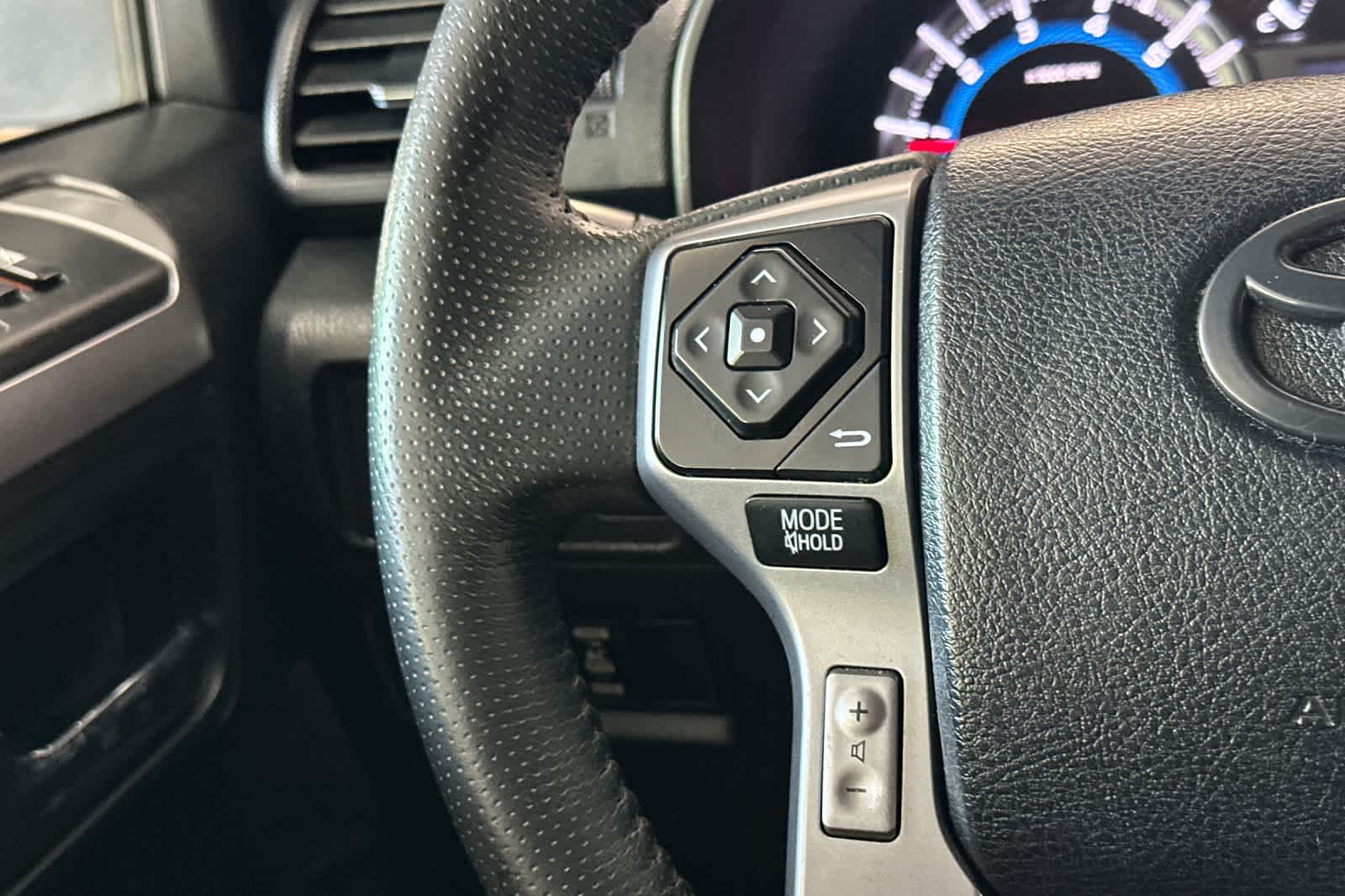 Thumbnail: 2019 Toyota 4Runner - 25