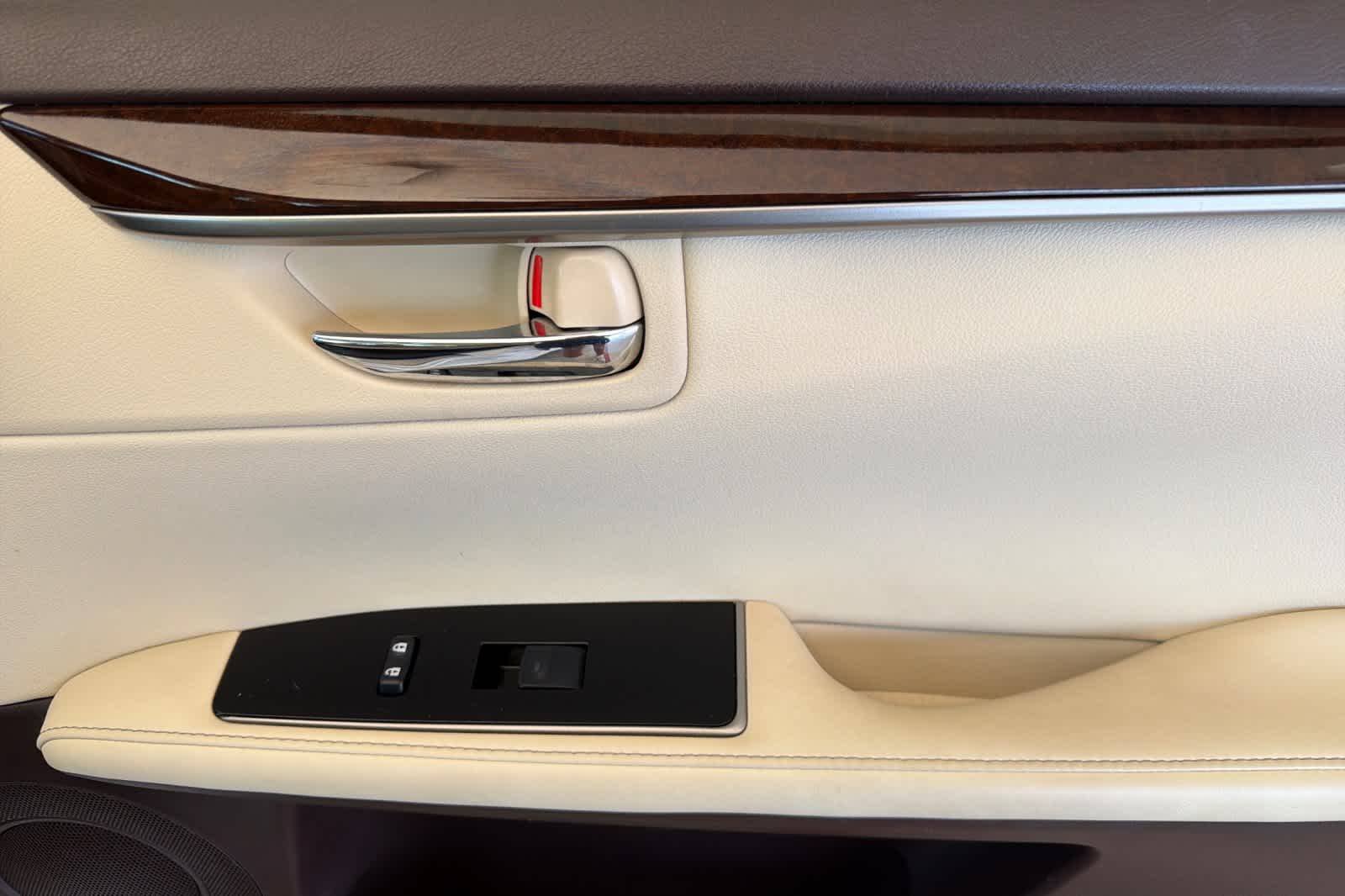 Thumbnail: 2016 Lexus ES - 18