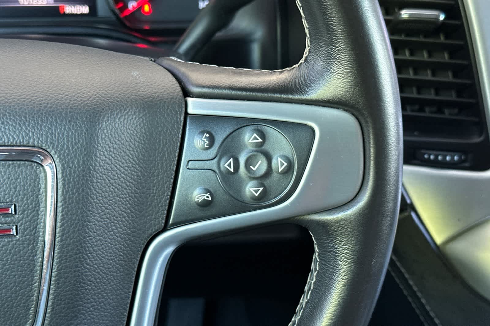 Thumbnail: 2016 GMC Yukon - 25