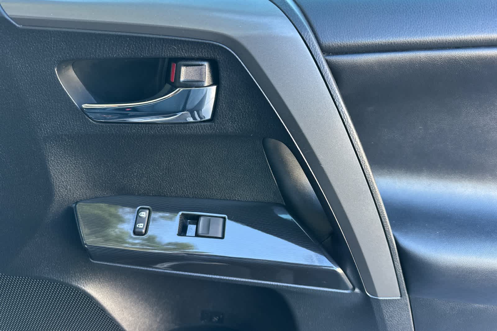 Thumbnail: 2016 Toyota RAV4 - 18
