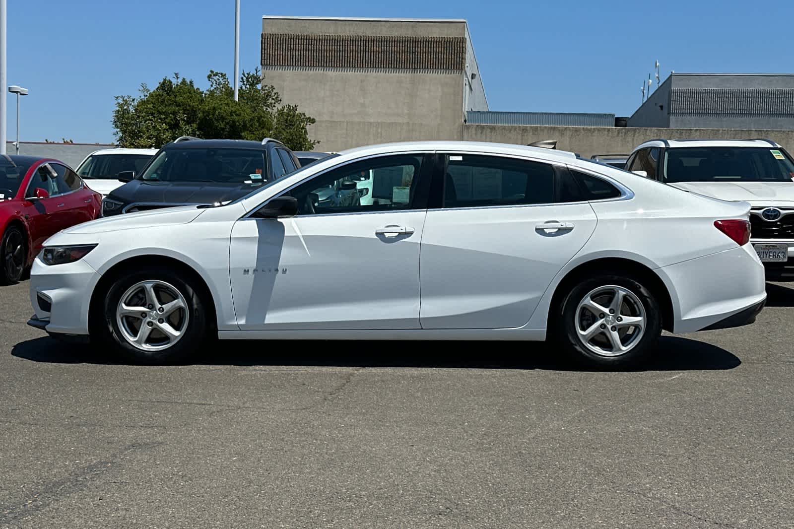Thumbnail: 2017 Chevrolet Malibu - 9