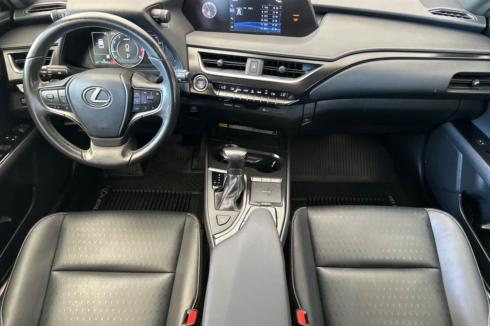Thumbnail: 2022 Lexus UX - 3