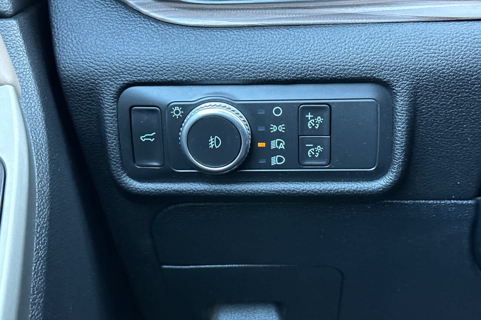 Thumbnail: 2021 Ford Explorer - 32