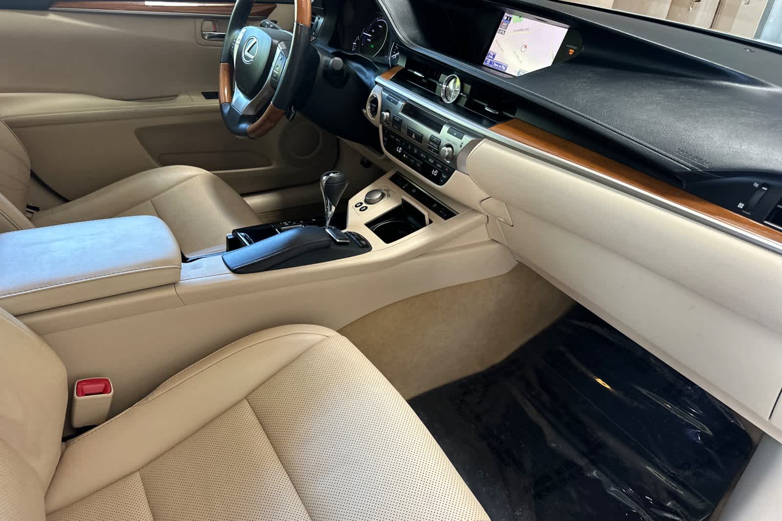 Thumbnail: 2014 Lexus ES - 16
