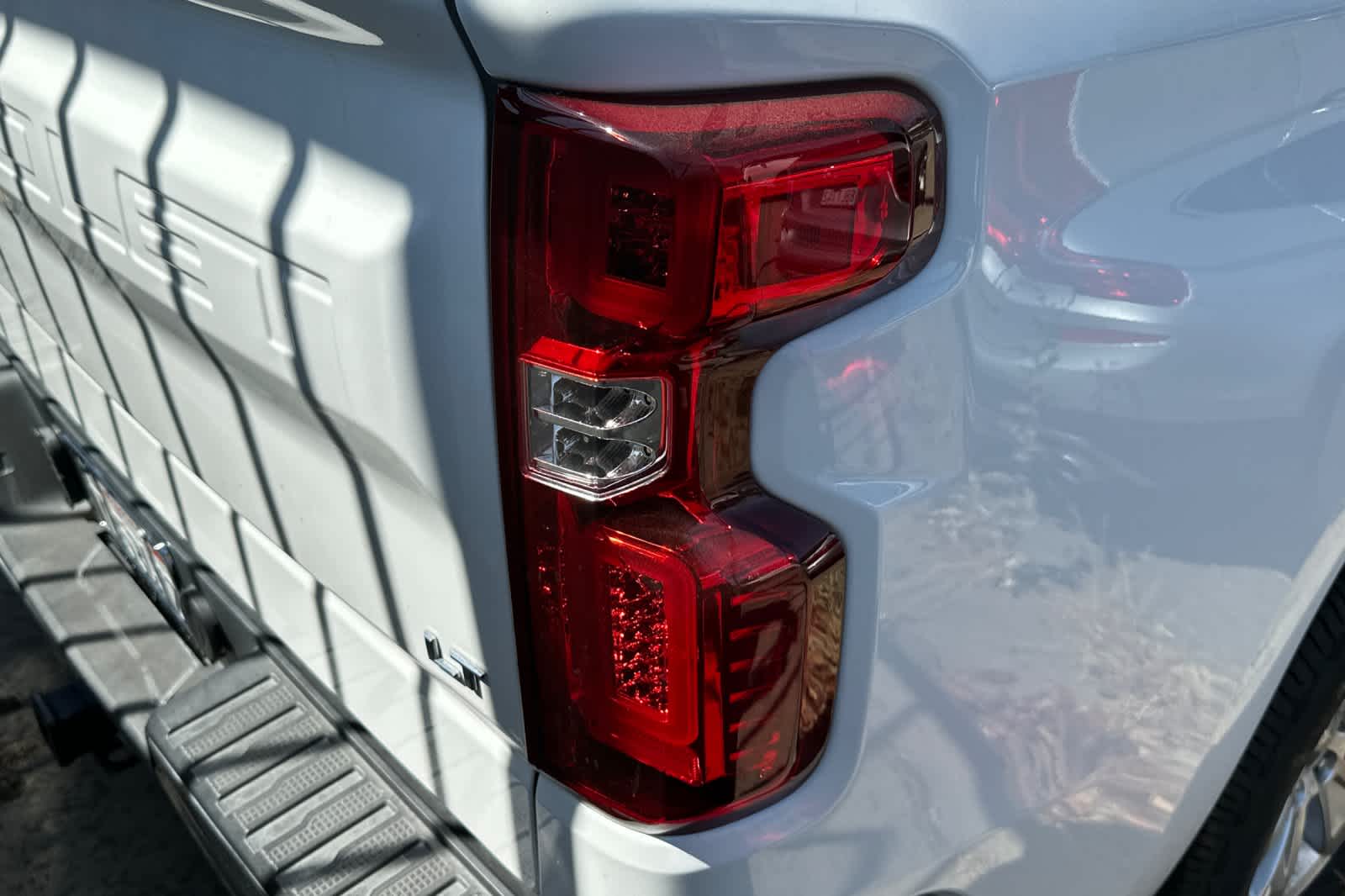 Thumbnail: 2019 Chevrolet Silverado 1500 - 16