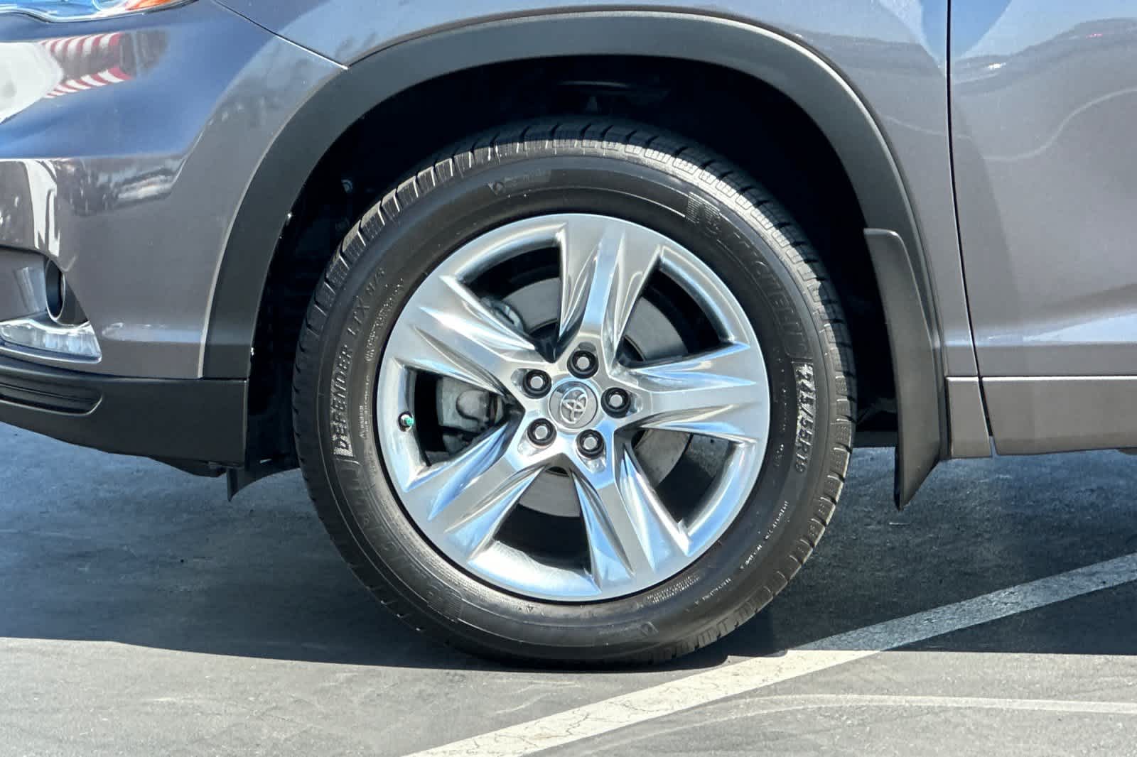 Thumbnail: 2014 Toyota Highlander - 33
