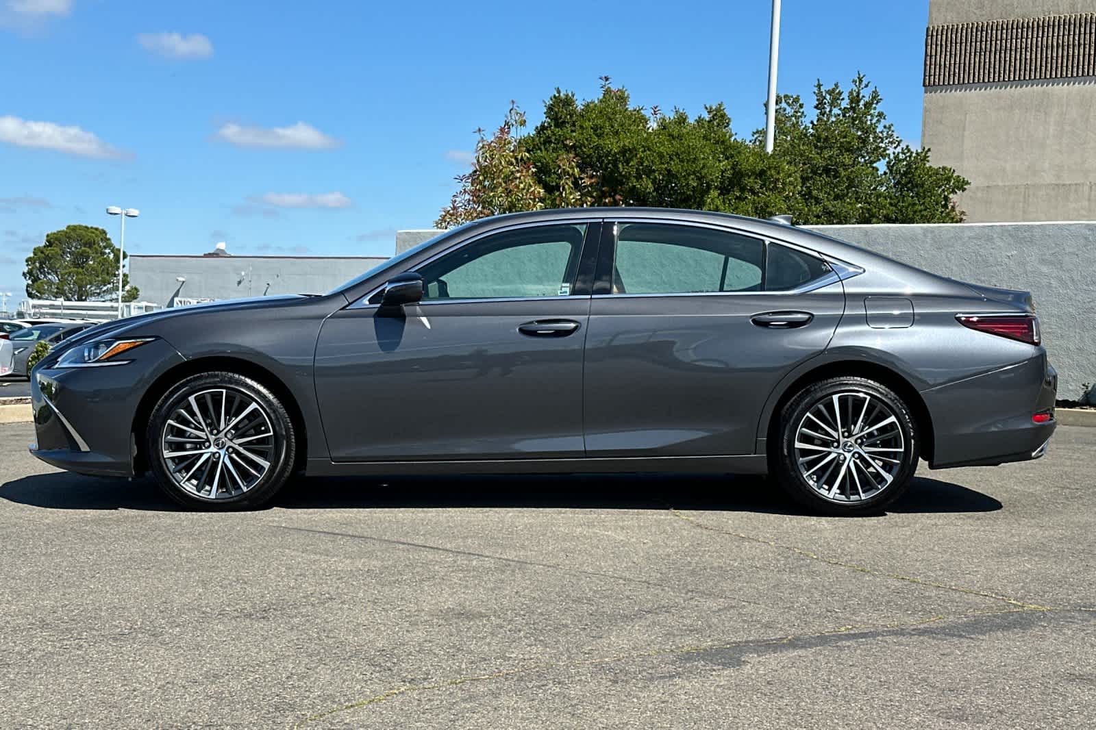 Thumbnail: 2025 Lexus ES - 9