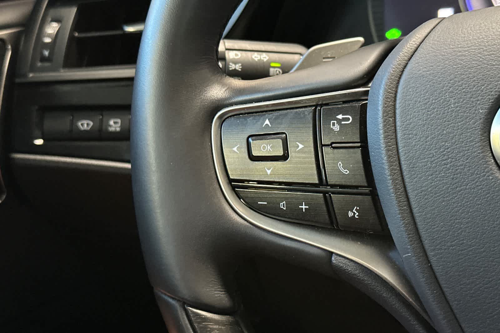 Thumbnail: 2025 Lexus ES - 26