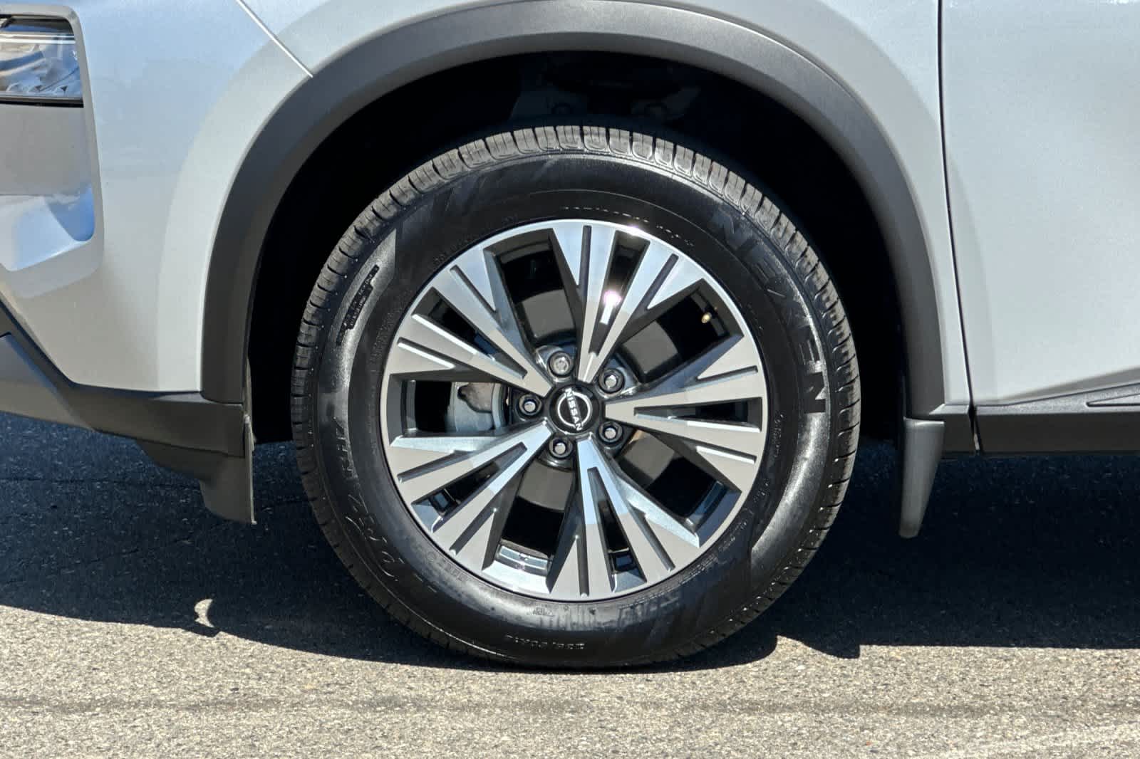 Thumbnail: 2023 Nissan Rogue - 31