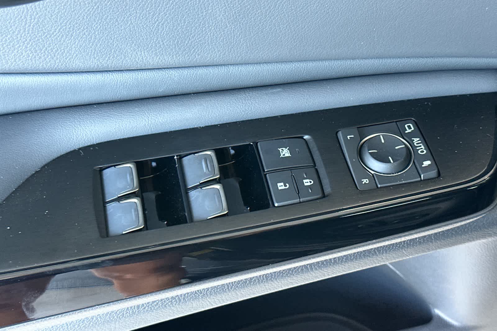 Thumbnail: 2025 Lexus ES - 13